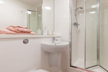 Premium En Suite at Oldway Centre, 39 High Street, City Centre, Swansea, SA11LA - Image 9